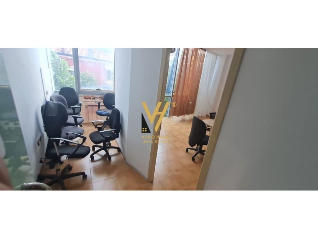 Shitet Njesi Biznesi te Xhamlliku 38 m2 3