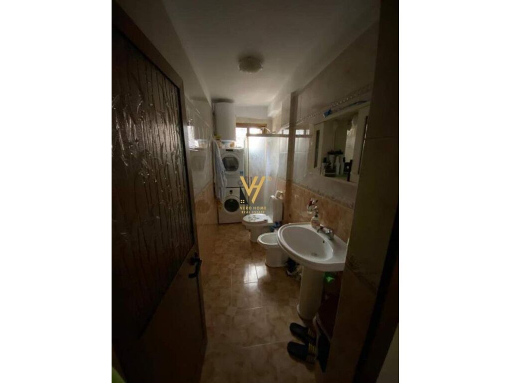 Jepet Apartament 2+1 me qera te Rruga Fortuzi 90 m2 4