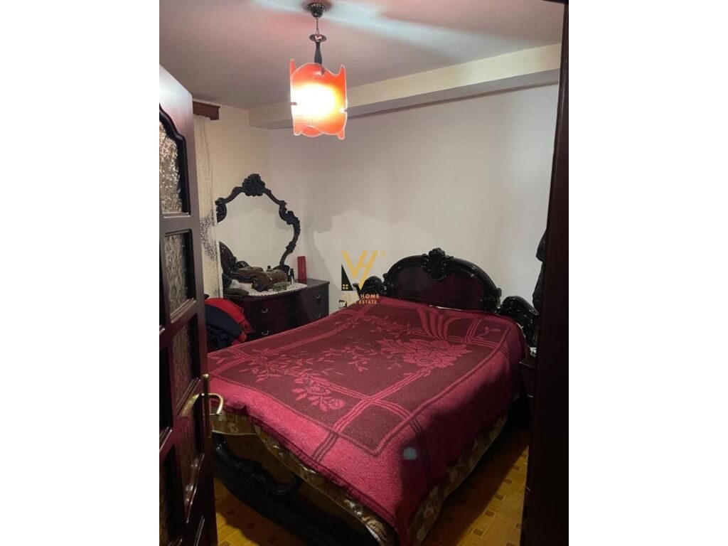Jepet Apartament 3+1+2+ballkon me qera te Gjimnazi Cajupi 95 m2 3