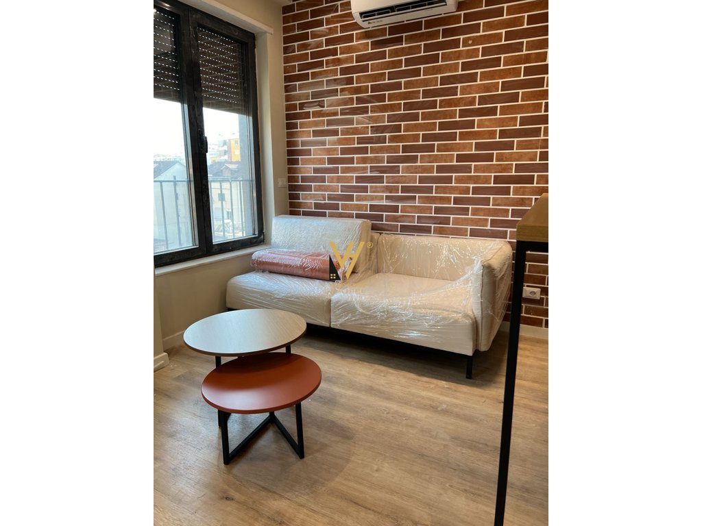 JEPET APARTAMENT 1+1 ME QERA TE RR.KARL GEGA, STACIONI TRENIT 65.000 LEKE