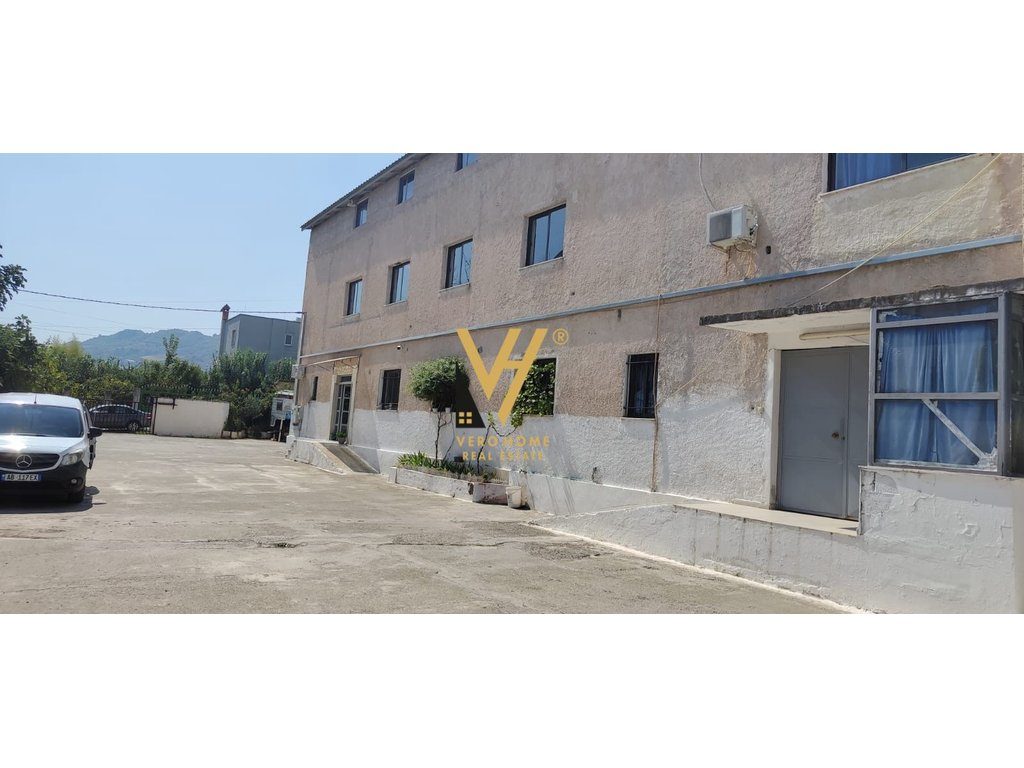 JEPET MAGAZINE 900 M2 ME QIRA NE KOMBINAT 2.850 EURO 4