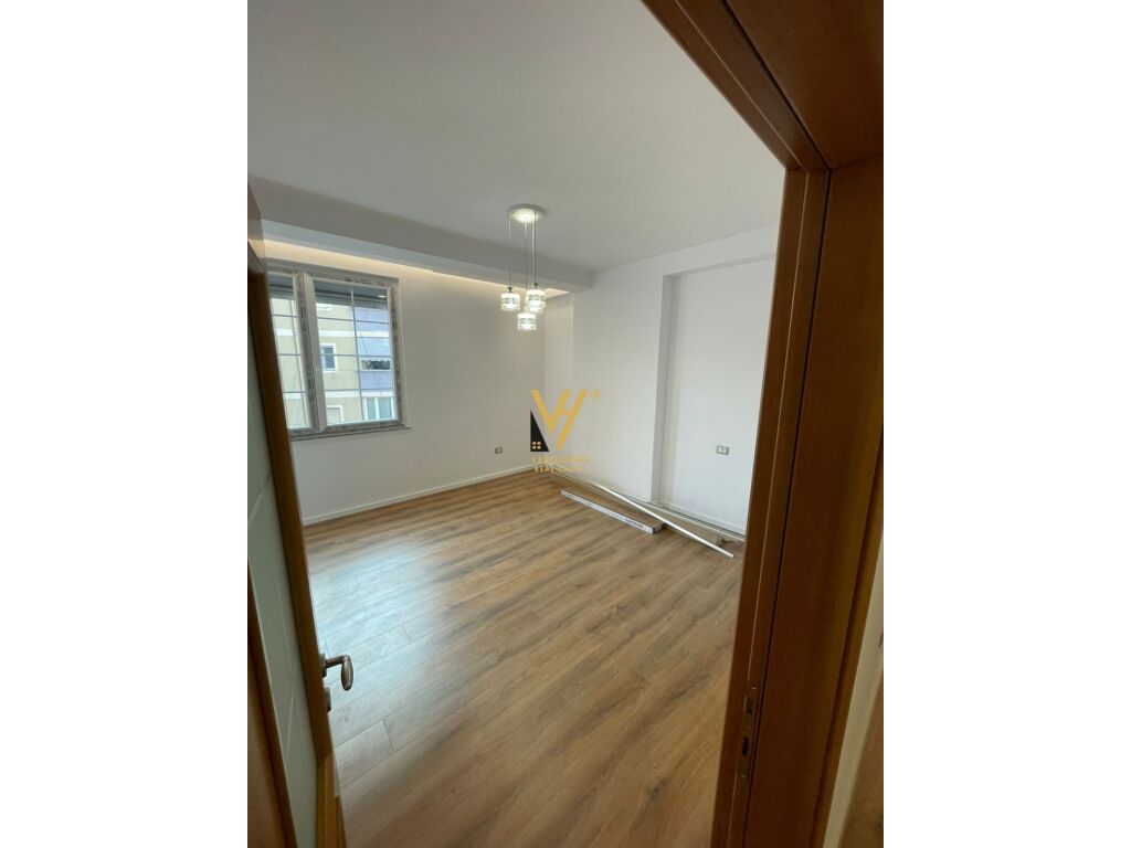 Shitet Apartament 2+1+ballkon te Rruga Irfan Tomini 103 m2 3