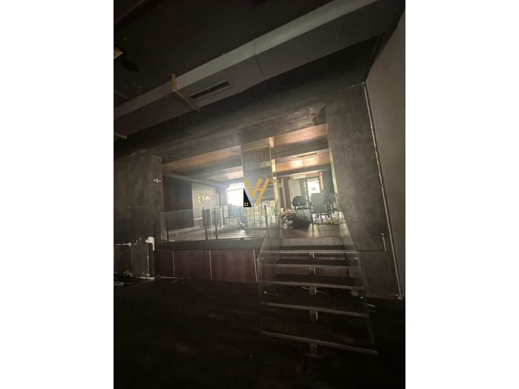 JEPET AMBIENT BIZNESI 440 M2 ME QERA TE 21 DHJETORI 4.000 EURO 2
