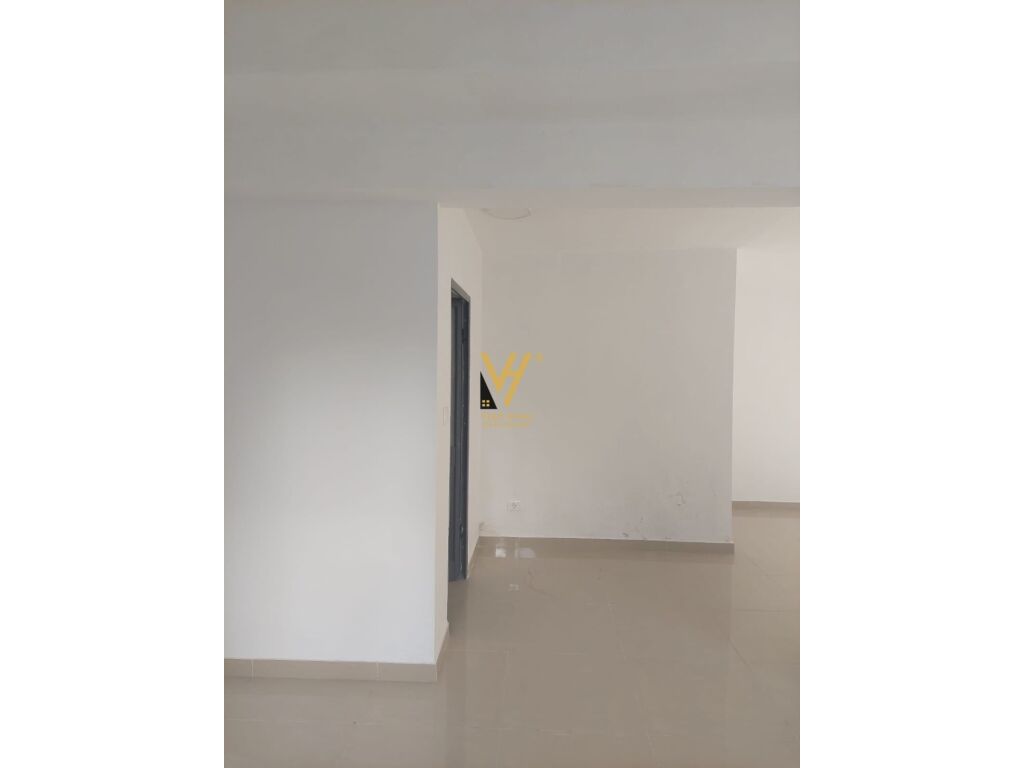 Jepet Dyqan me qera te Qyteti i Studenti 30 m2 1