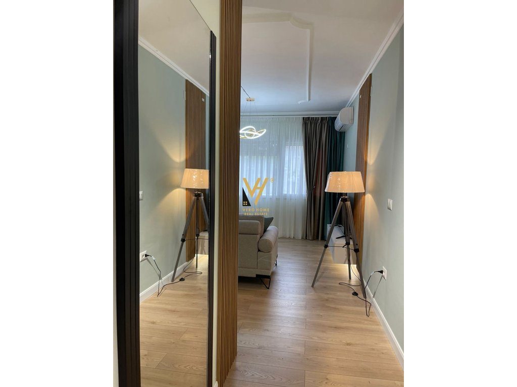JEPET APARTAMENT 2+1+2 ME QERA TE KRISTAL CENTER 90.000 LEKE 3