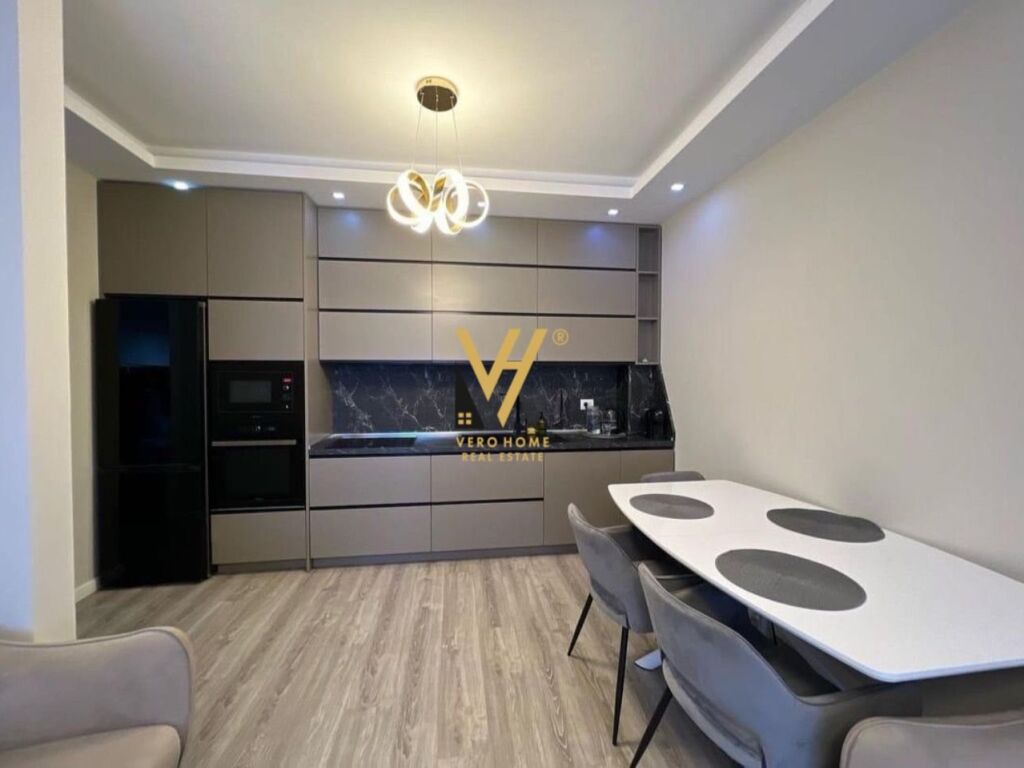 Jepet Apartament 2+1+2+ballkon me qera te Rruga Jordan Misja 91 m2 4