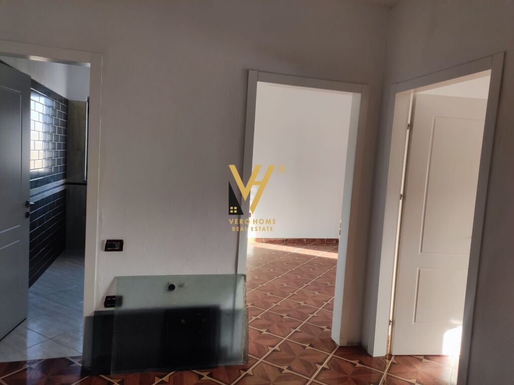 Shitet Apartament 2+1+ballkon ne Golem 100 m2 2