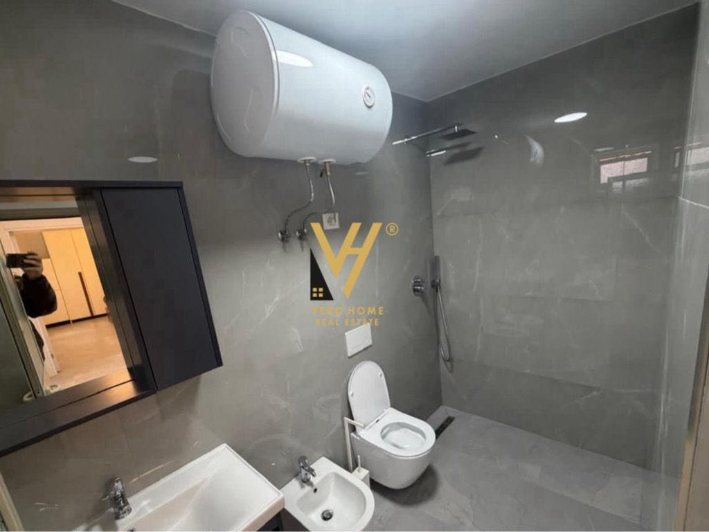JEPET HYRJE 2+1 ME QERA TE STACIONI I TRENIT 700 EURO 3