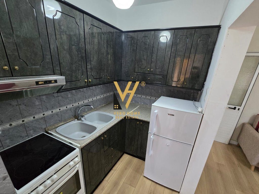 JEPET APARTAMENT 1+1+BLK ME QERA NE PORCELAN 43.000 LEKE 2