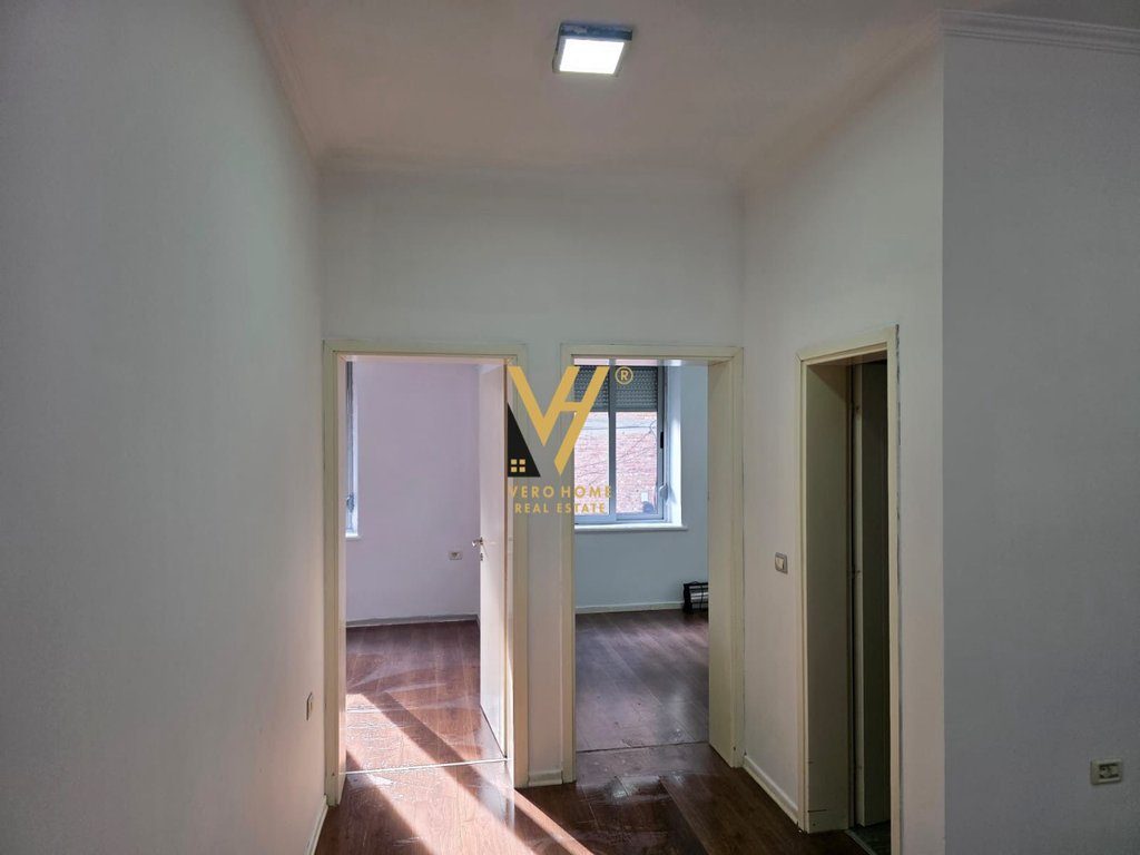 JEPET ZYRE 75 M2 ME QIRA TE STADIUMI DINAMO 55.000 LEKE 4