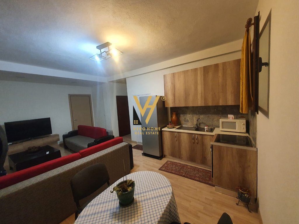 JEPET APARTAMENT 1+1 ME QIRA NE SELITE 45.000 LEKE 2