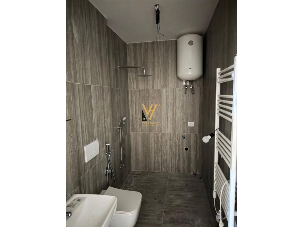 JEPET ZYRE 74 M2 ME QERA TE TREGU ÇAM 750 EURO 3