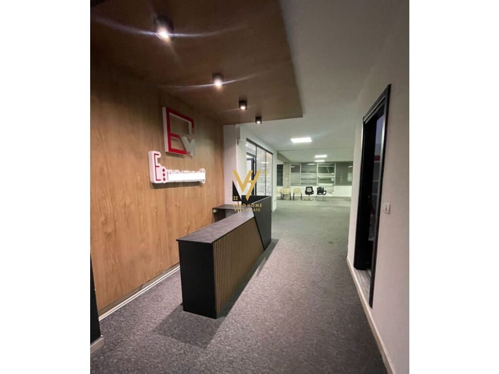 Jepet zyre me qera te Kompleksi Uslluga, Bulevardi i Ri 371 m2 3