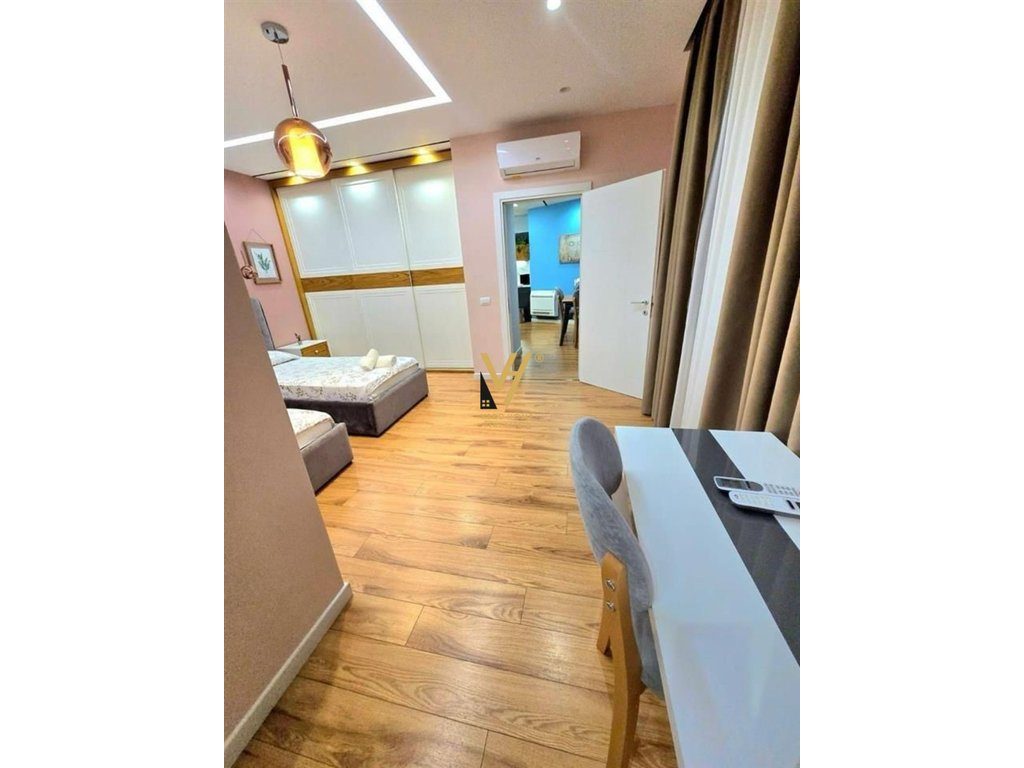 JEPET APARTAMENT 2+1 ME QERA TE LIQENI I THATE 700 EURO 4