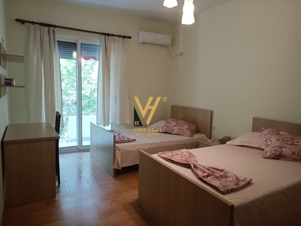 Jepet Apartament 3+1+2 me qera te Blloku 120 m2