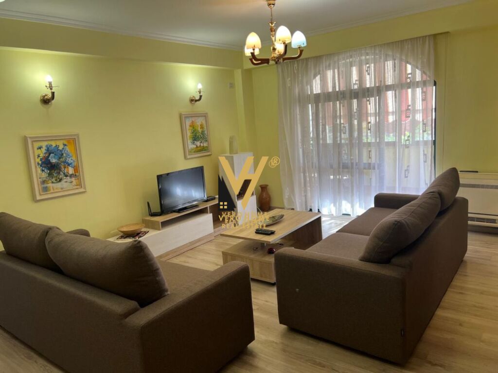 JEPET APARTAMENT 3+1+BLK ME QERA TE STACIONI I TRENIT 1.000 EURO 2