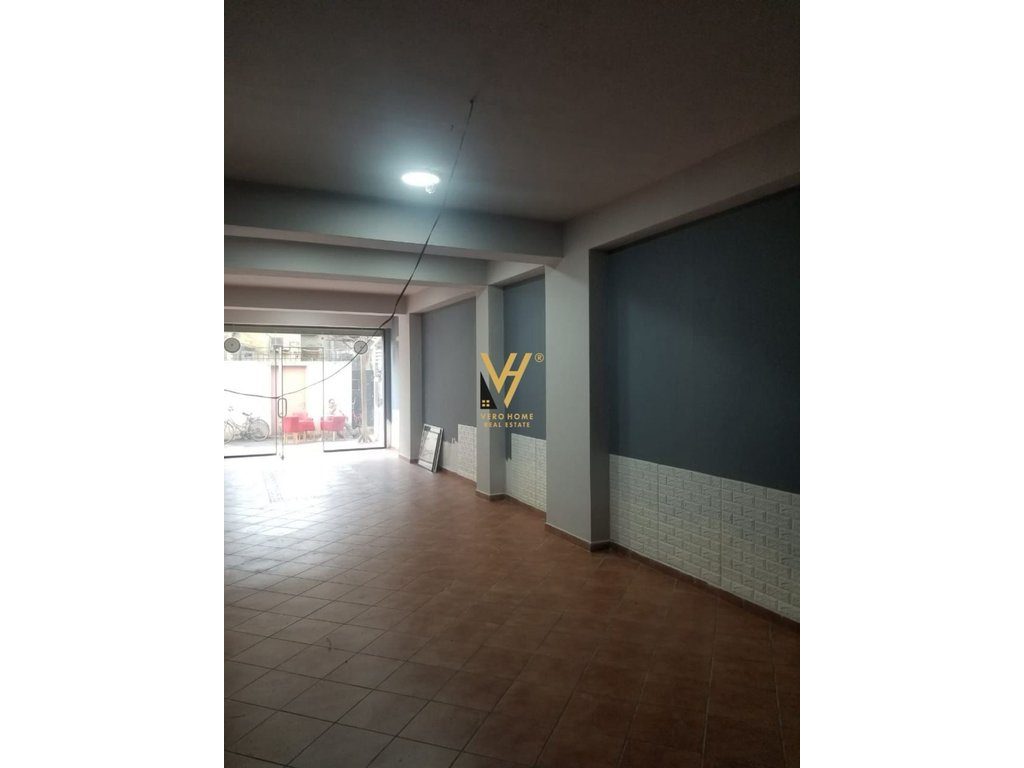 JEPET AMBIENT BIZNESI 65 M2 ME QERA TE RRUGA ELBASANIT 60.000 LEKE 3