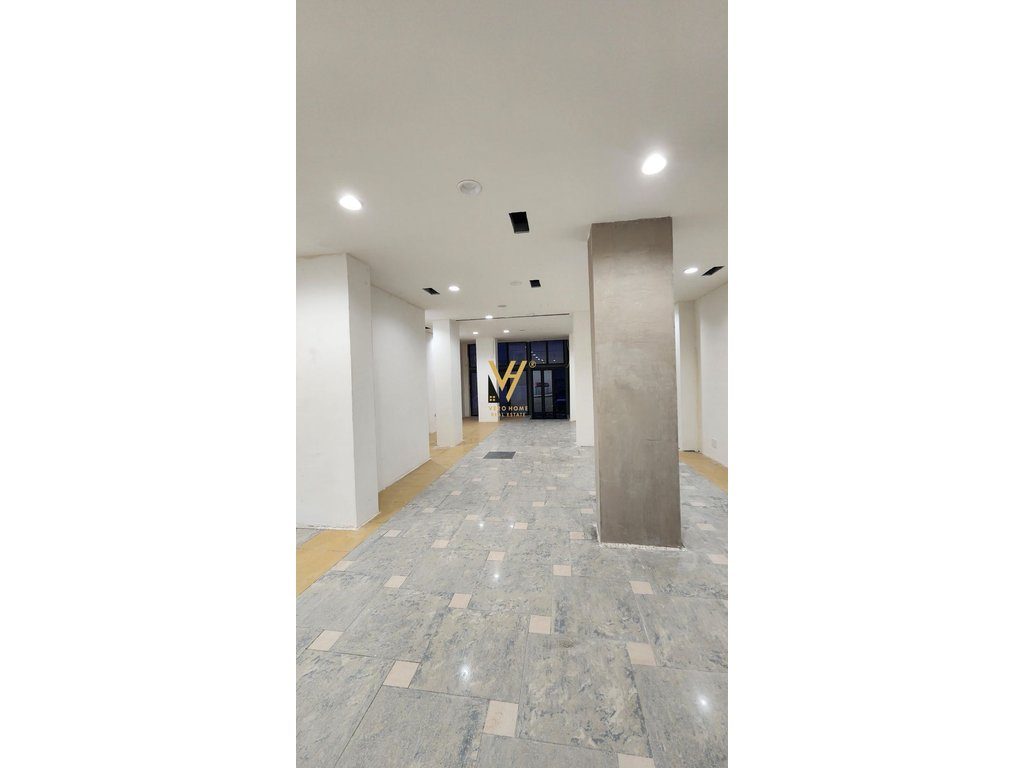JEPET AMBIENT BIZNESI 150 M2 ME QERA TE RRUGA E KAVAJES 1.500 EURO