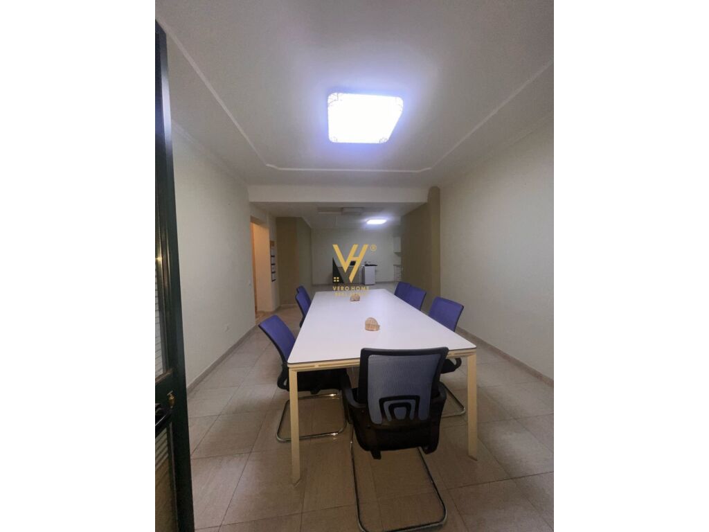 Jepet Zyre me qera te Blloku , Rruga Perlat Rexhepi 150 m2 3