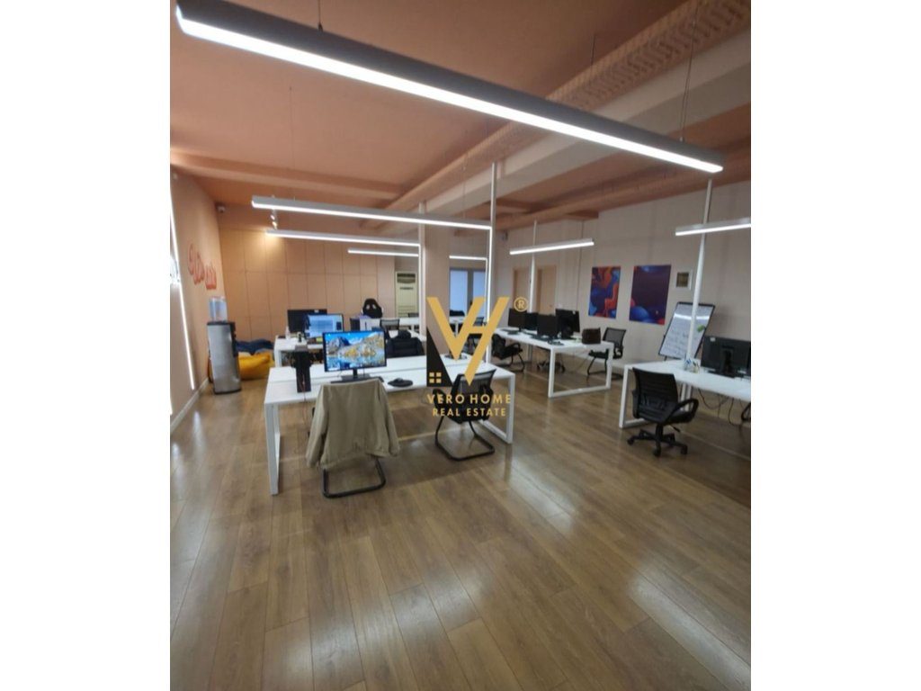 JEPET ZYRE 200 M2 ME QERA NE FARKE 2.000 EURO