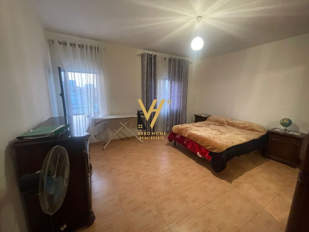 Jepet Apartament 3+1+2+ballkon me qera prane Uet 165 m2 2