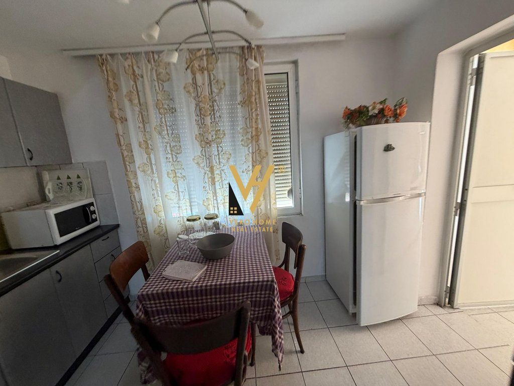 JEPET APARTAMENT 2+1 ME QERA TE 21 DHJETORI 50.000 LEKE 3