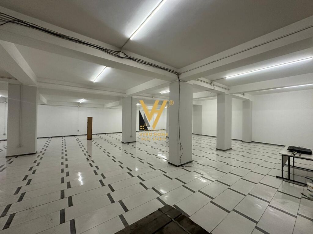 JEPET AMBIENT BIZNESI 330 M2 ME QERA NE ASTIR 1.300 EURO