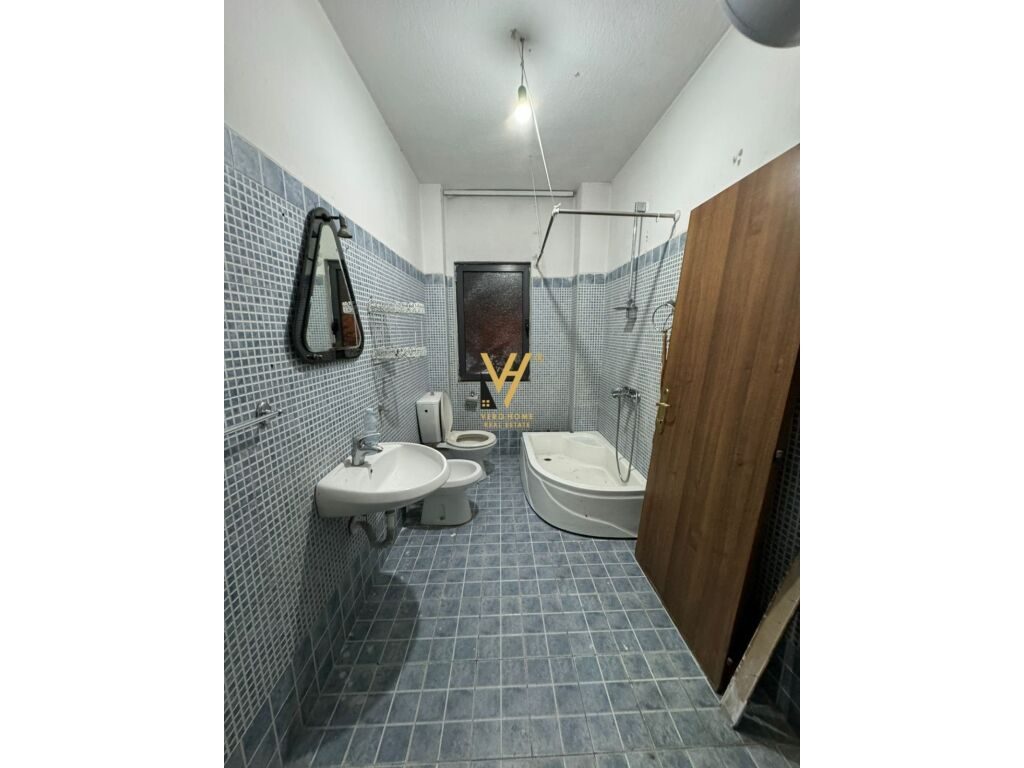 Shitet Apartament 1+1+verande te Rruga Irfan Tomini 57 m2