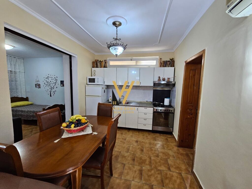 Jepet Apartament 2+1+ballkon me qera te 21 Dhjetori 80 m2 2