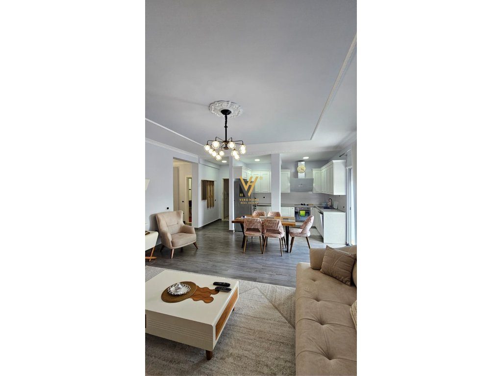 JEPET APARTAMENT 3+1+VERANDE ME QERA TE LIQENI I THATE 1.500 EURO 2