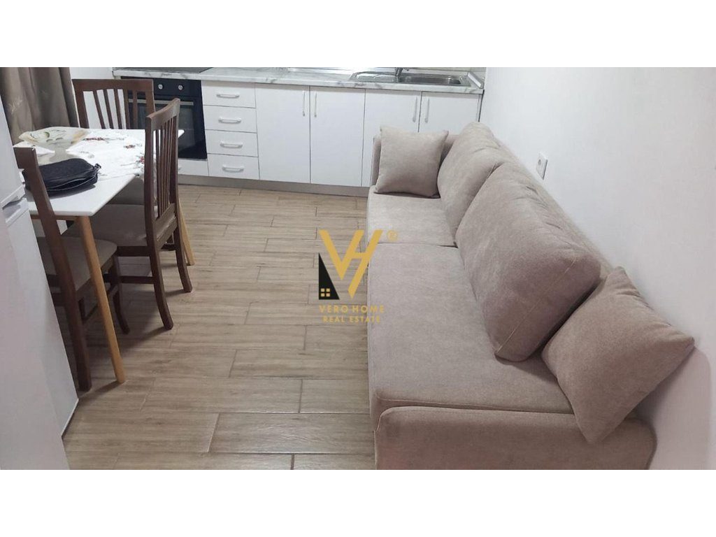 JEPET APARTAMENT 1+1 ME QIRA TE RRUGA BARDHOK BIBA 55.000 LEKE