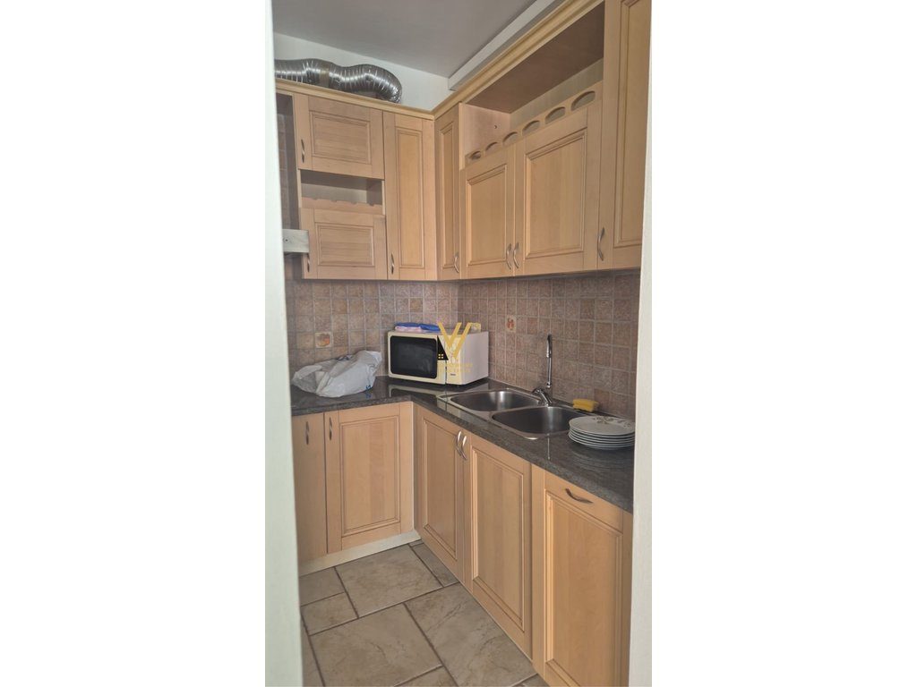 JEPET AMBIENT 140 M2 ME QERA TE RRUGA E ELBASANIT 1.600 EURO 4