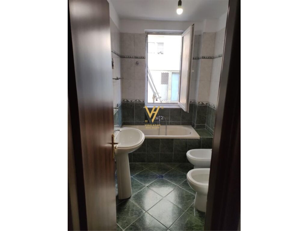 Jepet Apartament 2+1+ballkon me qera te Kopshti Zoologjik 115 m2 2