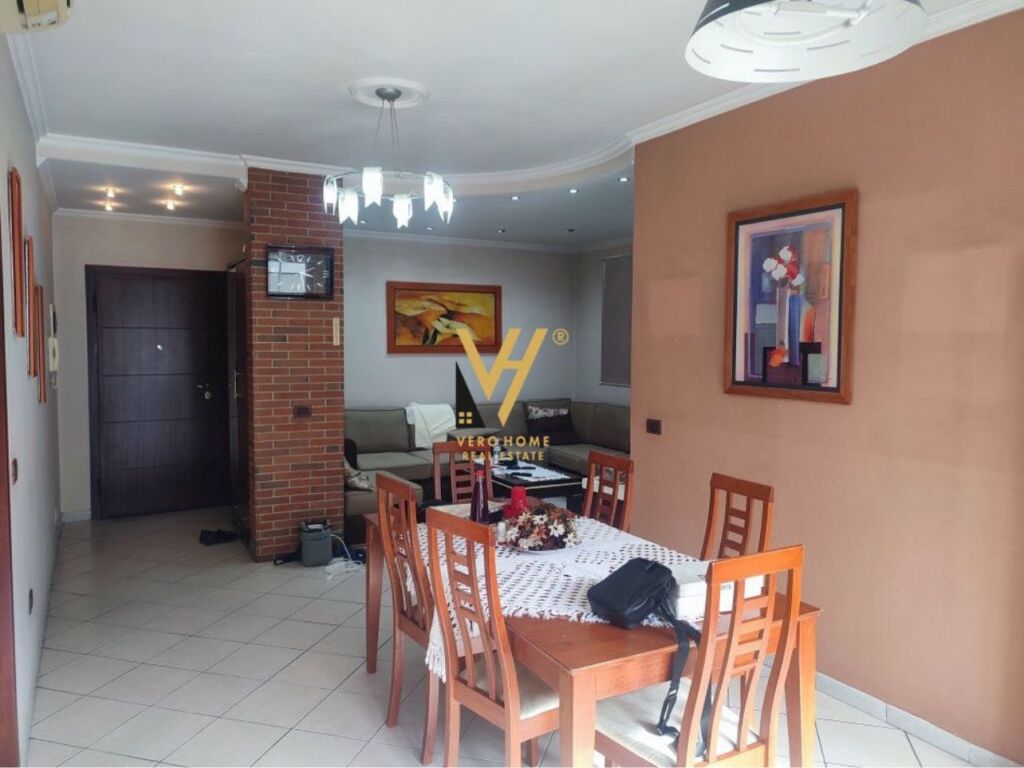 Jepet Apartament 2+1+2+ballkon me qera te Rruga e Kavajes 100 m2 1