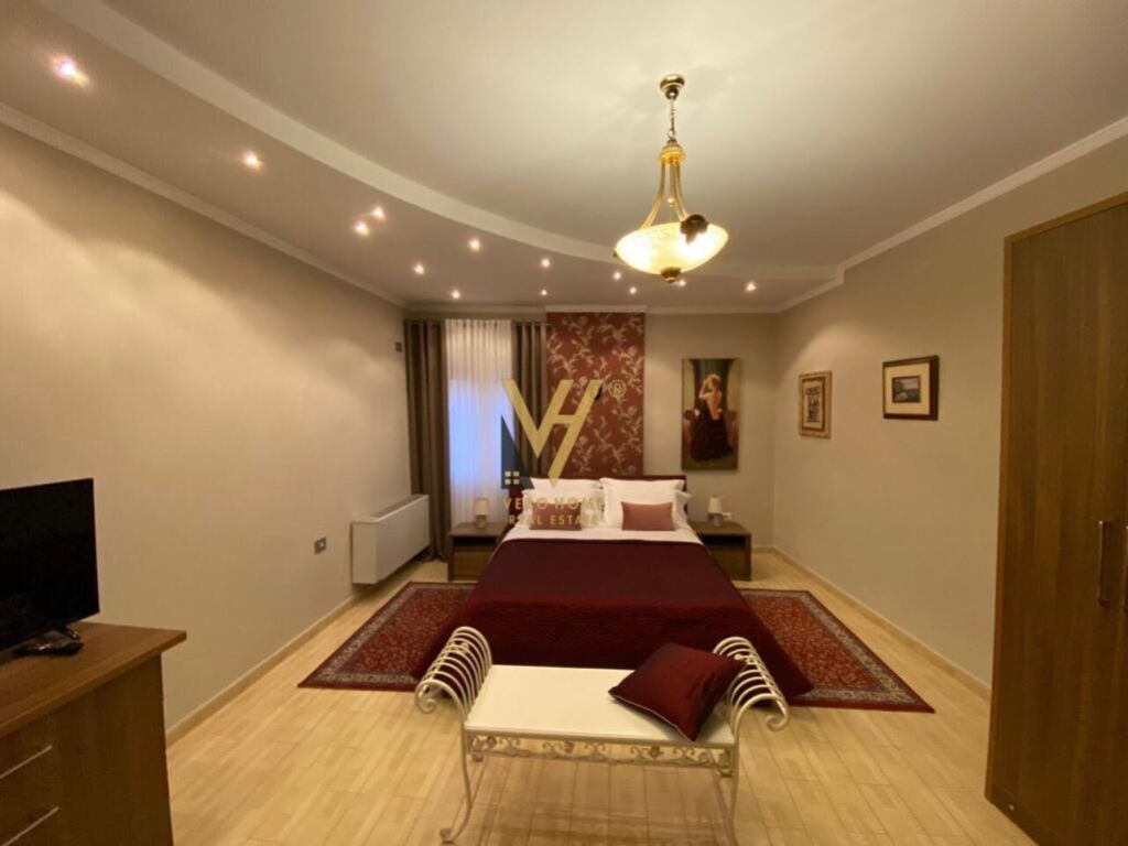 Shitet apartament 3+1+2 te Rruga e Barrikadave 164 m2 4