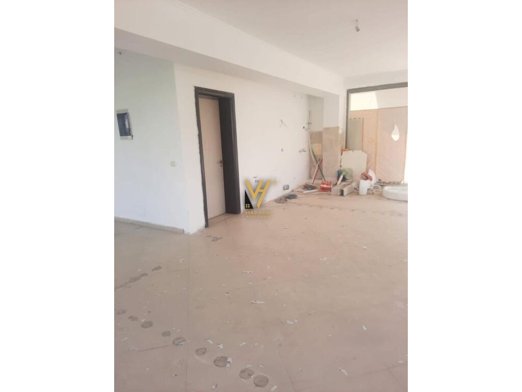 Jepet zyre me qera te Casa Italia 200m2 3