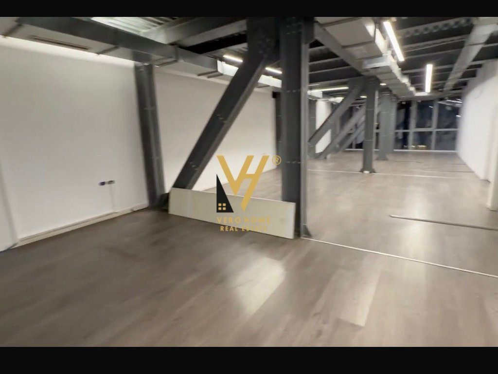 JEPET ZYRE 180 M2 ME QIRA TE KOMUNA E PARISIT 3.000 EURO