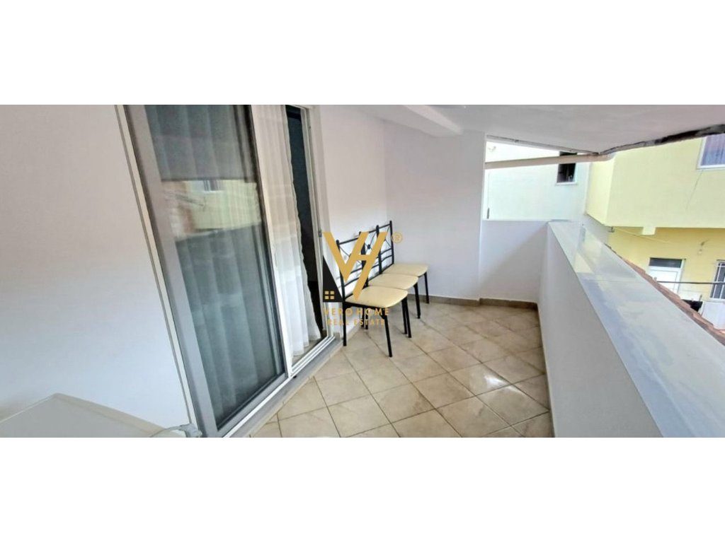 JEPET APARTAMENT 2+1+BLK ME QERA TE STACIONI I TRENIT 65.000 LEKE 4