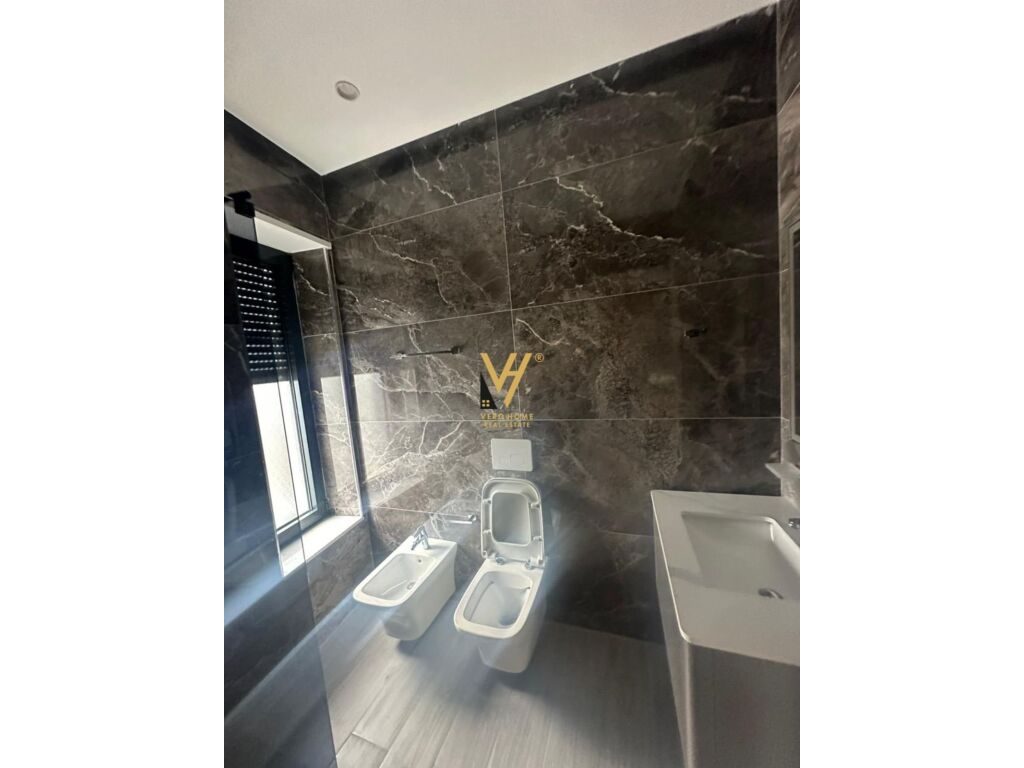 Jepet Apartament 2+1+2+ballkon me qera te Bulevardi i Ri 98 m2