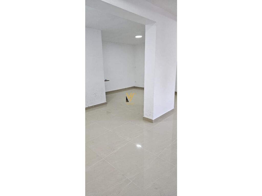 Jepet Dyqan me qera te Qyteti i Studenti 30 m2 2