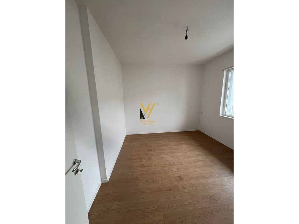 JEPET ZYRE 56 M2 ME QERA TE UNIVERS CITY 380 EURO 3