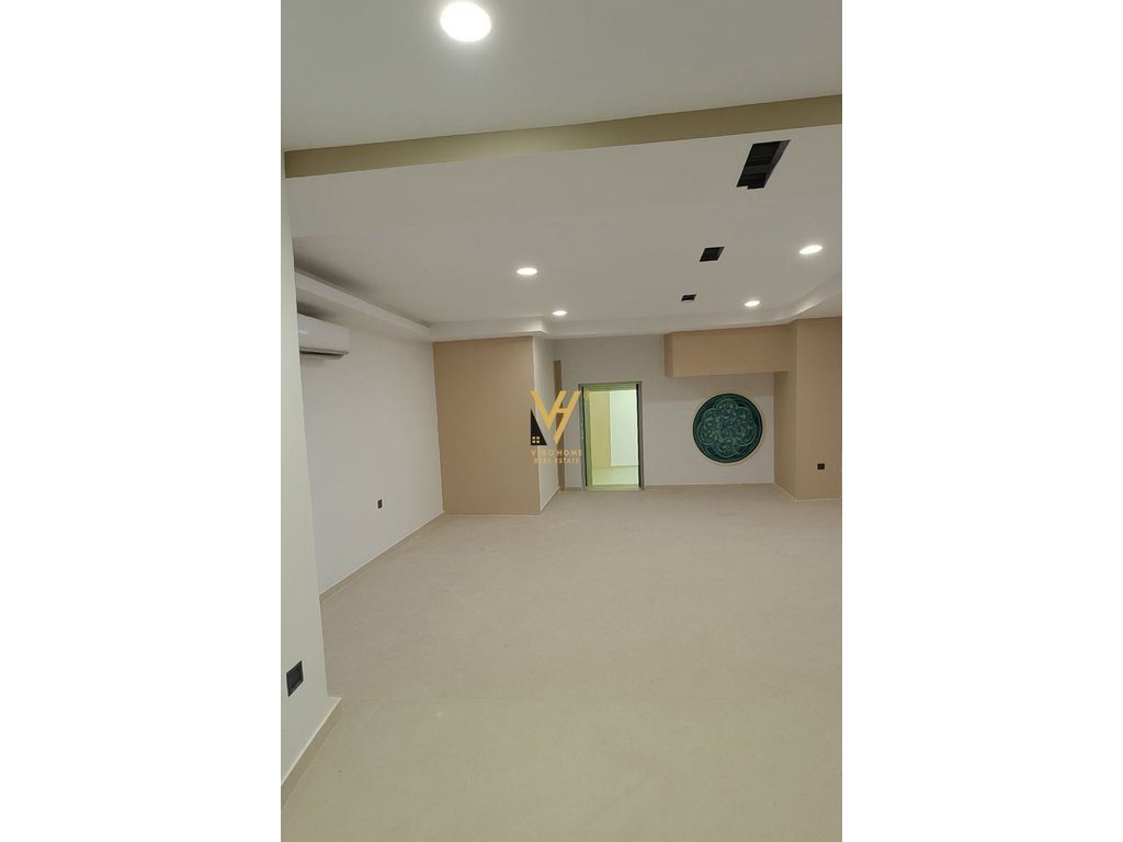 JEPET AMBIENT 200 M² ME QIRA TE RRUGA E ELBASANIT 2.000 EURO