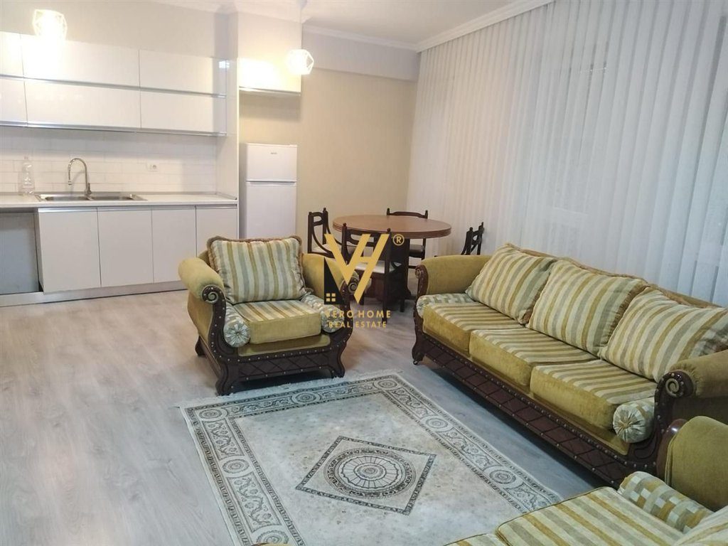 JEPET APARTAMENT 2+1+2+BLK ME QIRA, TEK 21 DHJETORI, 600 EURO