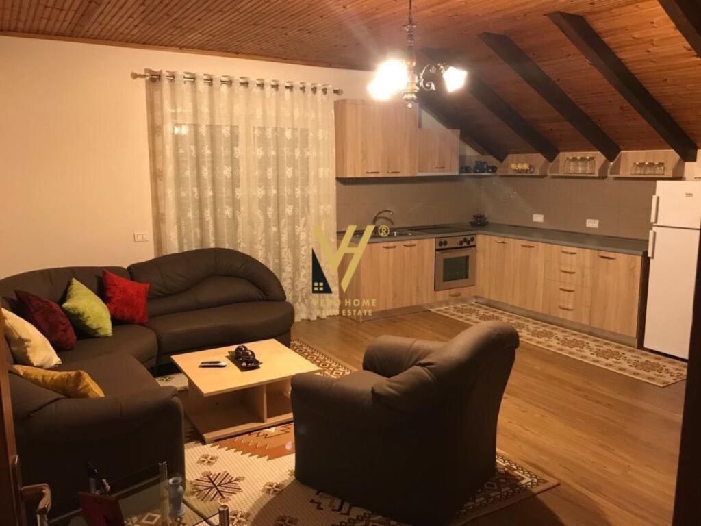 Jepet Apartament 3+1+ballkon me qera te Xhamlliku 120 m2
