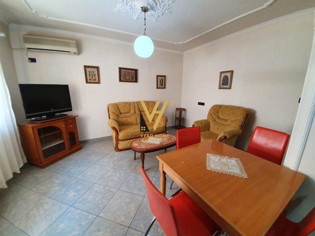 JEPET APARTAMENT 1+1 ME QERA NE MYSLYM SHYR 60.000 LEKE