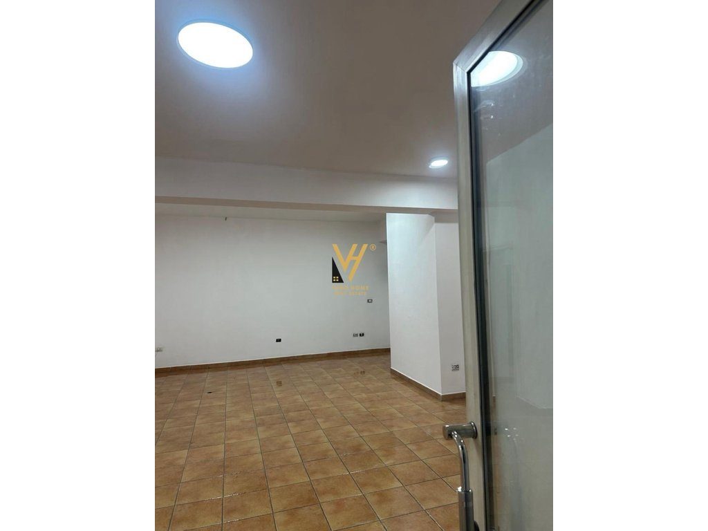 JEPET AMBIENT 80 M2 ME QERA TE IRFAN TOMINI 600 EURO 3