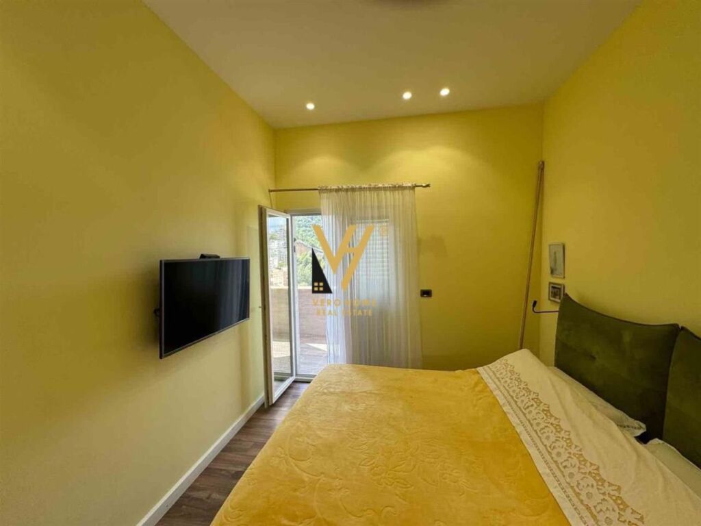 Shitet Apartament Duplex 4+1+2 te Liqeni i Thate 176 m2 4