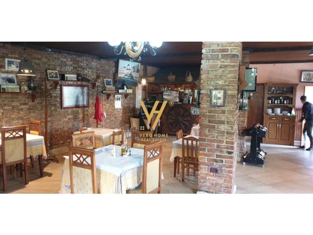 Shitet bar- restorant ne Berzhit buze rruges kryesore 3600 m2 2