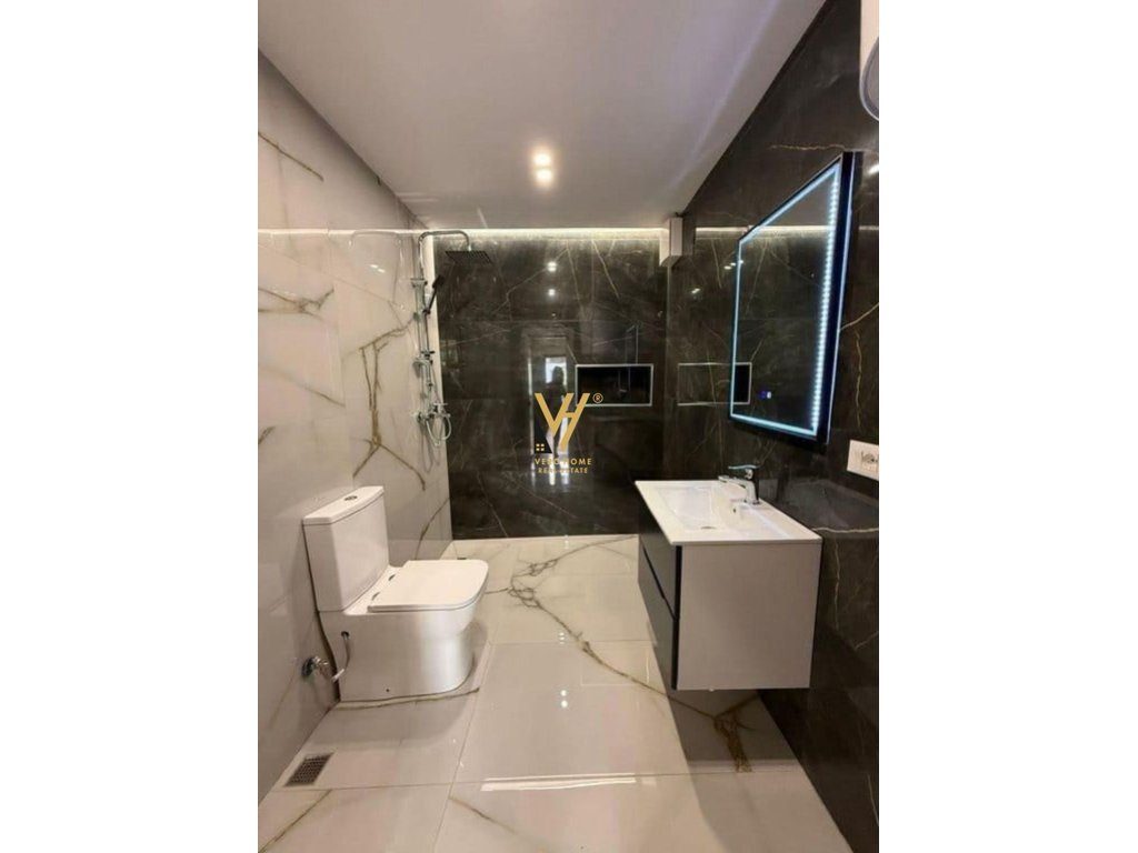 JEPET ZYRE 30 M2 ME QERA TEK LICEU,RR.ELBASANIT 40.000 LEKE 3