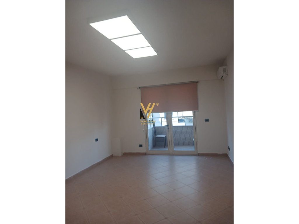JEPET ZYRE 70 M2 ME QERA NE MYSLYM SHYR 60.000 LEKE 2